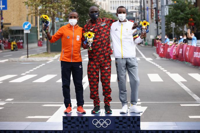 Kipchoge znova kralj olimpijskega maratona, Slabe z Američankami prvak