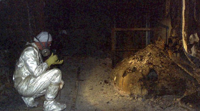 Globoko pod Černobilom so decembra 1986 odkrili del staljenega reaktorskega jedra, ki mu zaradi podobnosti pravijo "slonovo stopalo". Gre za enega najbolj radioaktivnih predmetov na planetu.  | Foto: Thomas Hilmes/Wikimedia Commons
