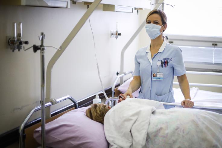 NIJZ je v Sloveniji v letu 2019 zabeležil 252 primerov mišje mrzlice. Hospitalizirana je bila večina bolnikov, umrl pa ni nihče.  | Foto: STA ,