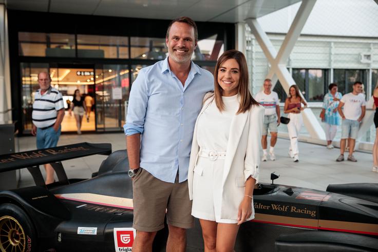 Da s partnerjem pričakujeta dojenčka, je voditeljica razkrila marca, le dan po materinskem dnevu. | Foto: Mediaspeed