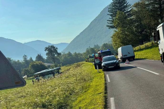 prometna nesreča, avtobus | Izredni tehnični pregled ni pokazal nepravilnosti na vozilu, glede na ugotovitve policistov pa je vzrok prometne nesreče neprilagojena hitrost voznika avtobusa. | Foto Sindikat voznikov avtobusov Slovenije/Facebook