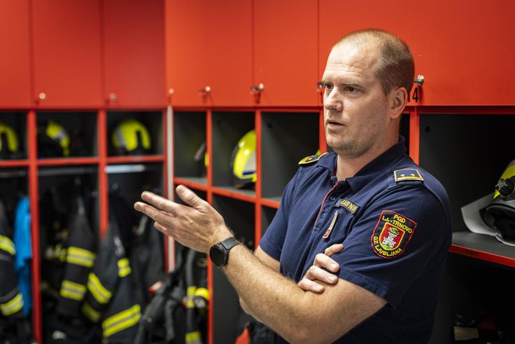 "Treba jim je razložiti, da ravno tako hodimo v službo kot vsi drugi." | Foto: Bojan Puhek