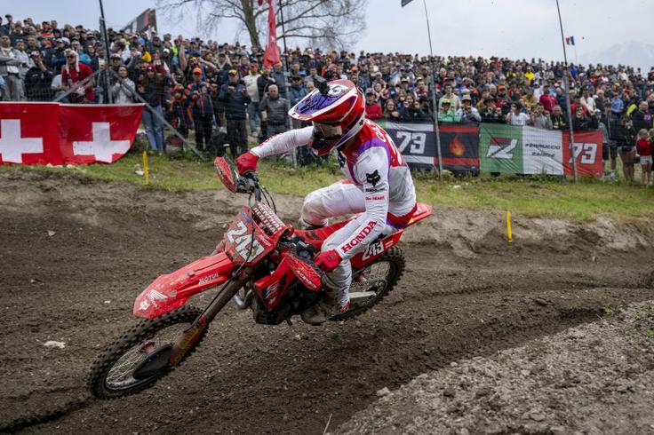 Tim Gajser aprila pred slovenskimi navijači v Trentinu. | Foto: Honda Racing/ShotbyBavo