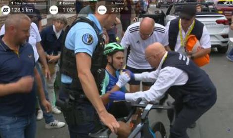 V živo: prva etapa Toura že zelo zgodaj postaja napeta, vrstijo se padci