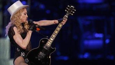 Madonna kot zapeljiva Parižanka