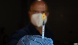 WHO: Nova različica koronavirusa je skrb vzbujajoča