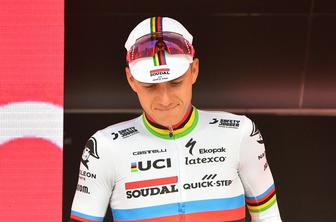 Evenepoelov oče besen: Kolesarji so kot lutke