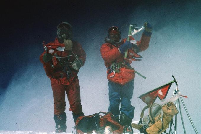 Stipe Božić na vrhu Everesta leta 1979. Odprava na Everest je najbolj zaznamovala njegovo življenje.  | Foto: osebni arhiv/Lana Kokl
