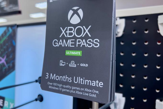 Slovenski lastniki konzol Xbox lahko kupijo kartice s kodami za dostop do Xbox Game Pass, a bodo za koriščenje storitve morali lagati, da niso v Sloveniji.  | Foto: Shutterstock