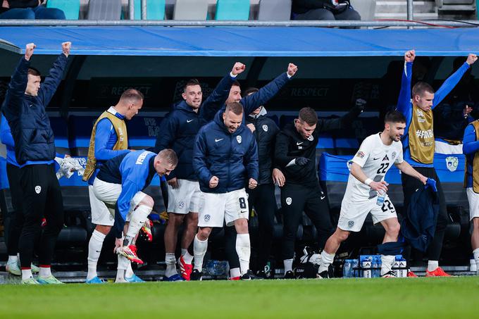 Veselje slovenskih nogometašev po koncu srečanja s Slovaško (1:0). Naslednjič bodo na delu junija. | Foto: Aleš Fevžer