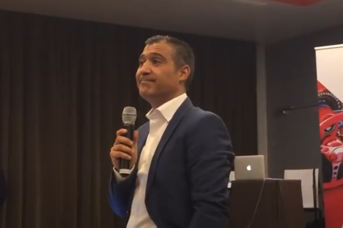 Jose Gordo | Jose Gordo leta 2018 na predstavitvi piramidne sheme OneCoin v Parizu. Podatka, da je bil kdaj vpleten v OneCoin, zgolj z "guglanjem" njegovega imena ne boste našli. | Foto YouTube / Posnetek zaslona
