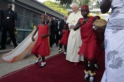 Papež z mašo končuje obisk v Beninu