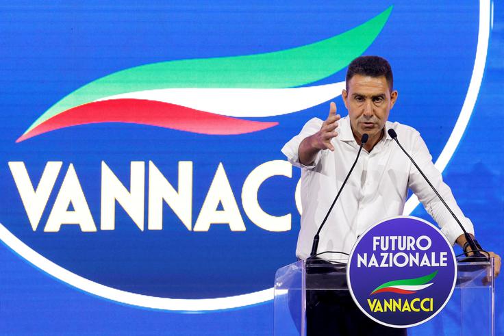 Roberto Vannacci nasprotuje dobavi orožja Ukrajini in sankcijam zoper Rusijo. V Italiji dobiva vse več podpore.  | Foto: Reuters