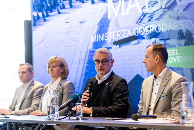 Generalni sekretar Planice Tomaž Šušteršič, županja Kranjske Gore Henrika Zupan, Matjaž Han in Enzo Smrekar | Foto: Matic Klanšek Velej/Sportida