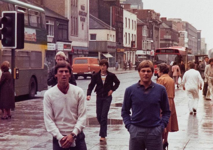 Brata Vili in Peter Ameršek pred davnimi leti na potepu po Veliki Britaniji. | Foto: osebni arhiv