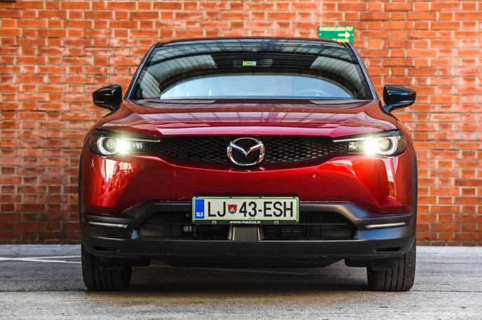 Mazda MX-30 | Električna mazda MX-30 bo dobila dodaten manjši bencinski motor za proizvodnjo električne energije. | Foto Gašper Pirman