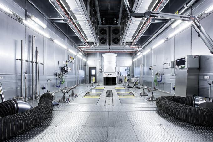 Mercedesov tehnološki center je dobil čisto nov oddelek AIZ z desetimi najsodobnejšimi merilnimi postajami za fino nastavljanje in izjemno natančne meritev pogonskih sistemov – motorjev in menjalnikov. | Foto: Mercedes-Benz