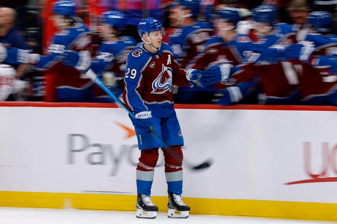 Nathan MacKinnon | Nathan MacKinnon je presegel mejo 1.100 strelskih točk. | Foto Reuters