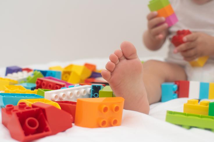 Prenovljeni kurikulum za vrtce po navedbah ministrstva vključuje sodobna konceptualna izhodišča, ki temeljijo na zgodnjem učenju otrok, igri kot ključnemu sredstvu razvoja in večji vključenosti staršev, posodobitvi področja gibanja ... Jeseni sicer Logaj pričakuje parlamentarno razpravo o predlaganem zakonu o vrtcih. | Foto: Shutterstock