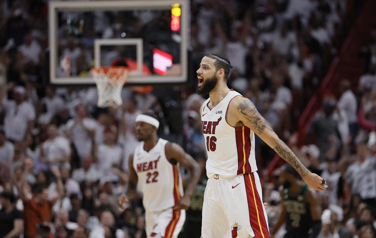Miami Boston | Košarkarji Miamija so nadigrali goste iz Bostona in se približali napredovanju v veliki finale.  | Foto Reuters