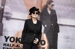 Yoko Ono na pot pošilja Lennonu posvečen izobraževalni avtobus