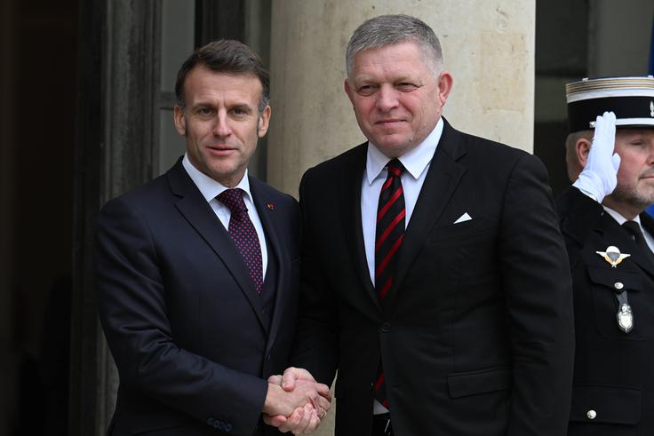 Fico se je 29. januarja letos, slaba dva tedna po srečanju s Trumpom v Mar-a-Lagu, srečal z Macronom.  | Foto: Guliverimage