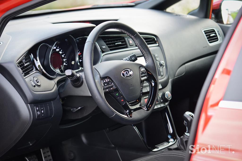 Kia ceed SW - fotogalerija testnega vozila