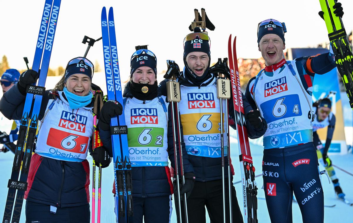 Norveška Marte Olsbu Roeiseland, Sturla Holm Laegreid, Johannes Thingnes Boe | Norvežani so osvojili prvo zlato odličje. | Foto Guliverimage