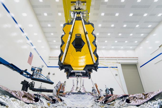 Ameriška vlada je zaradi številnih zakasnitev leta 2011 že skoraj izgubila potrpljenje in preklicala razvoj teleskopa, a so nazadnje sklenili, da je preveč pomemben za nadaljnji napredek na področju znanosti.  | Foto: NASA