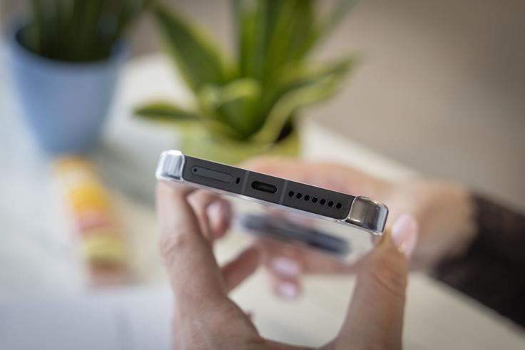 Spodnja stran pametnega telefona Xiaomi 17 Ultra | Foto: Bojan Puhek