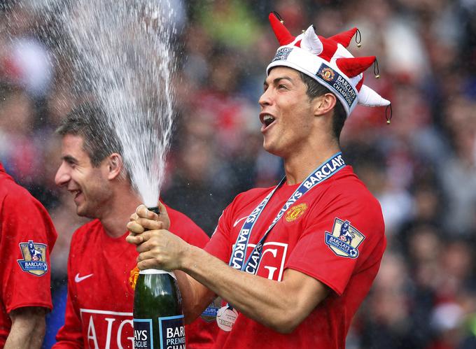 Leta 2009 je Cristiano Ronaldo iz Manchester Uniteda prestopil k madridskemu Realu. | Foto: Reuters