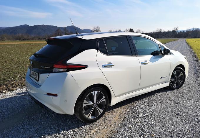 Nissan je lani v Sloveniji registriral 89 leafov, ta avtomobil pa je od jeseni na voljo tudi z večjo baterijo kapacitete prek 60 kilovatnih ur. | Foto: Gregor Pavšič