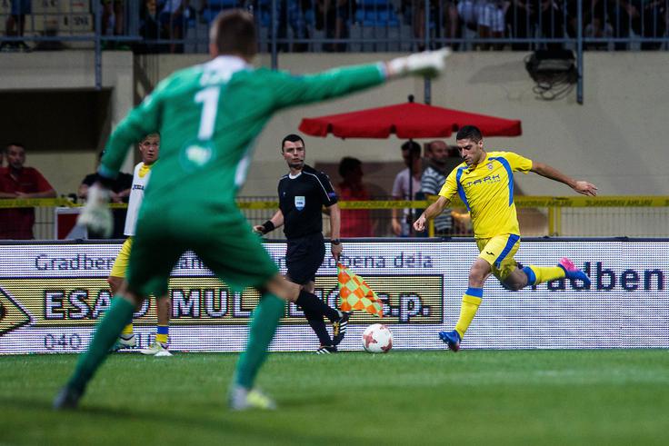 Če bi Domžale izločile Freiburg, nato pa prebrodile oviro še v play-offu, bi bile bogatejši za dobre tri milijone evrov. | Foto: Grega Valančič/Sportida