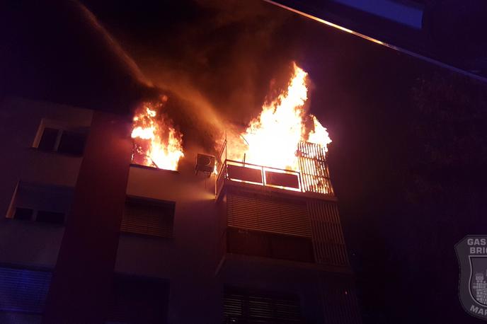 Požar v Mariboru | Na kraju dogodka so posredovali mariborski gasilci, a je bilo stanovanje v požaru v celoti uničeno. | Foto Gasilska brigada Maribor