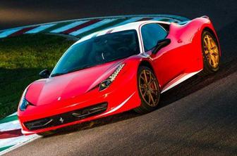 Kupil je ferrarija 458 italia in ga posvetil Nikiju Laudi