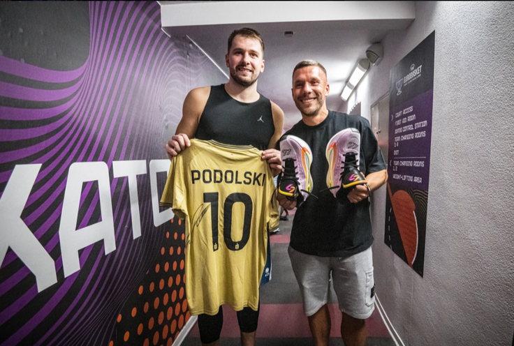 Lukas Podolski in Luka Dončić | Foto: FIBA