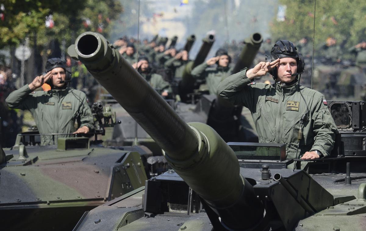 Poljska vojska | Vojaška oprema je v bistvu le igra številk, so v analizi zapisali bruseljski ekonomisti z inštituta Bruegel in poudarili, da bo za Evropo veliko večji izziv ponovno zgraditi mehke zmogljivosti, kot so operativne strukture in vojaške izkušnje. Vzpostavitev teh zmogljivosti bi Evropo lahko stala več sto milijard evrov in trajala več let. | Foto Guliverimage