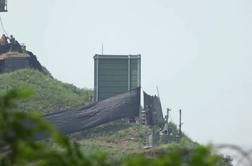 Severnokorejski vojaki so se z meje z južno sosedo umaknili po opozorilnih strelih #video