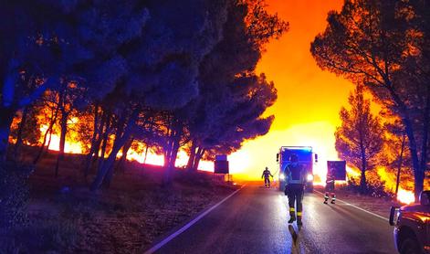Na Zlatnem ratu na Braču izbruhnil velik požar: evakuirali so hotel in kamp