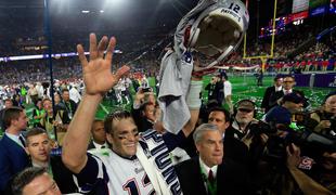 Tom Brady in New England Patriots dvignili Lombardijev pokal