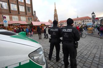 Nemška policija v bližini božičnega sejma našla eksploziv