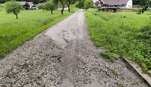 Huda ura v Lukovici: poplavljalo hiše in avtomobile