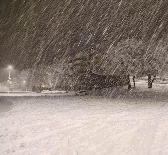 V okolici smučišča Passolanciano-Maielletta v italijanski provinci Chieti je včeraj zapadlo precej snega. | Foto: MeteoNews 24 / FB