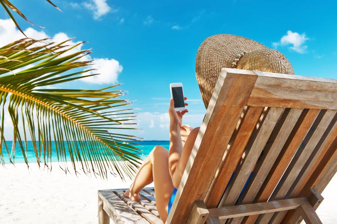 plaža, dopust, morje, mobitel | Foto: Shutterstock