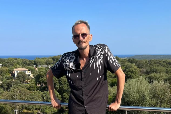 Jean Pormanove | Raphael Graven oziroma Jean Pormanove je kar deset dni brez premora prenašal različne oblike trpinčenja. | Foto Jean Pormanove / Instagram
