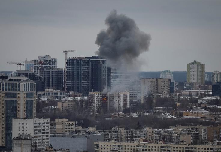 Zaradi ruskih napadov se Ukrajina sooča s hudimi težavami v elektroenergetskem omrežju. | Foto: Reuters