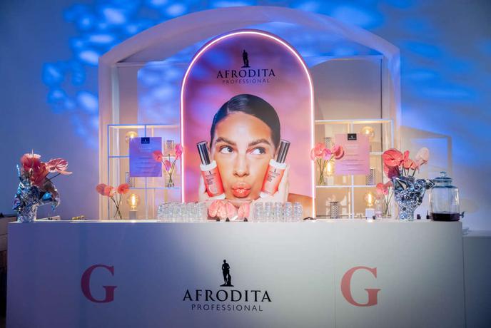 Kozmetika Afrodita je 55 let lepote, inovacij in vizije prihodnosti pospremila z izdelkom Glazed Skih Glow Shot!