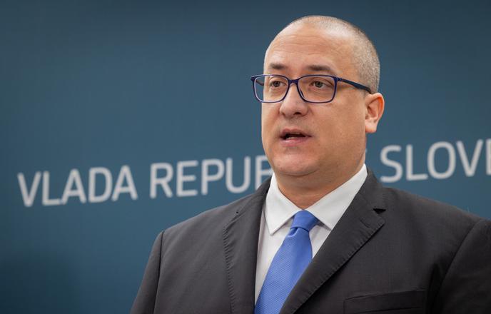 Plačilo iz vlade Janeza Janše za vlado v senci
