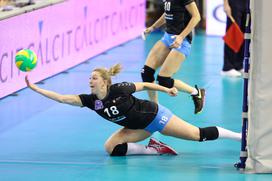 Odbojkarice Calcit Volleyballa so na prvi tekmi drugega kroga kvalifikacij za uvrstitev v ligo prvakinj izgubile proti favorizirani italijanski ekipi Liu Jo Nordmeccanica.