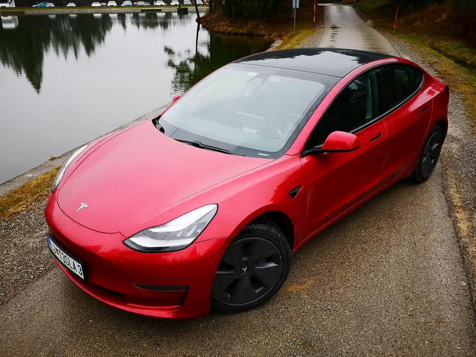 Tesla model 3 je najvišje uvrščeni električni avtomobil in kot edini s takim pogonom med najboljšo petindvajseterico. | Foto: Gregor Pavšič
